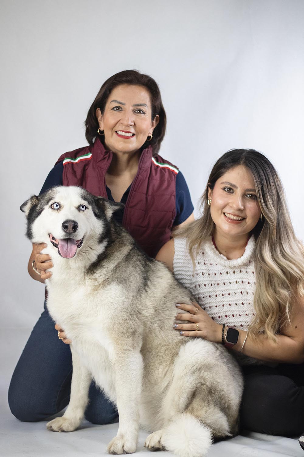 Myriam Martínez con su hija Dayanna y Mila